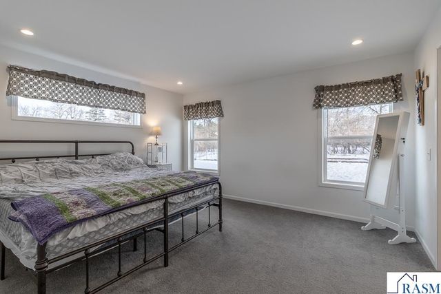 2015 Essler Drive, St. Peter, MN 56082