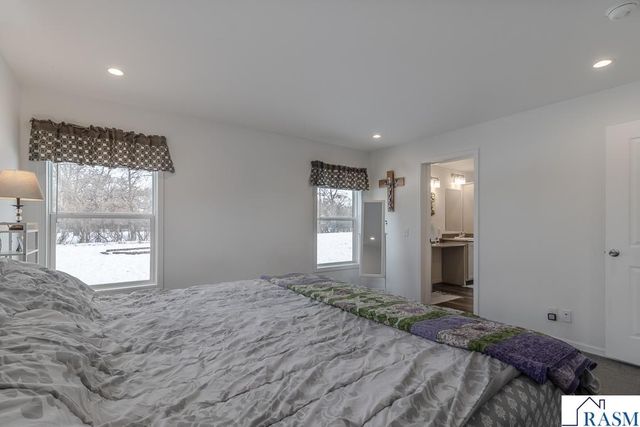 2015 Essler Drive, St. Peter, MN 56082