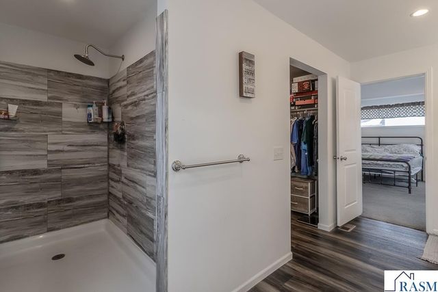 2015 Essler Drive, St. Peter, MN 56082