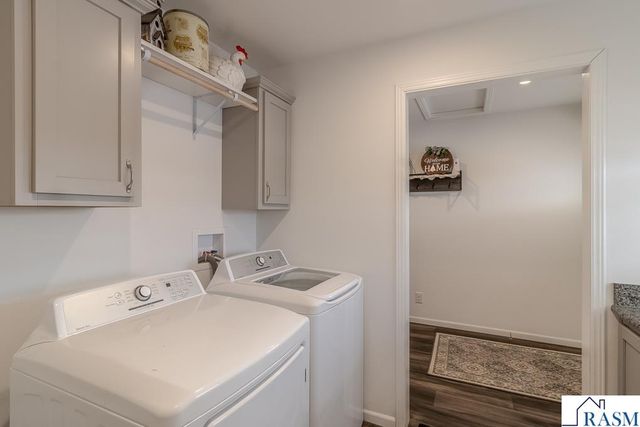 2015 Essler Drive, St. Peter, MN 56082