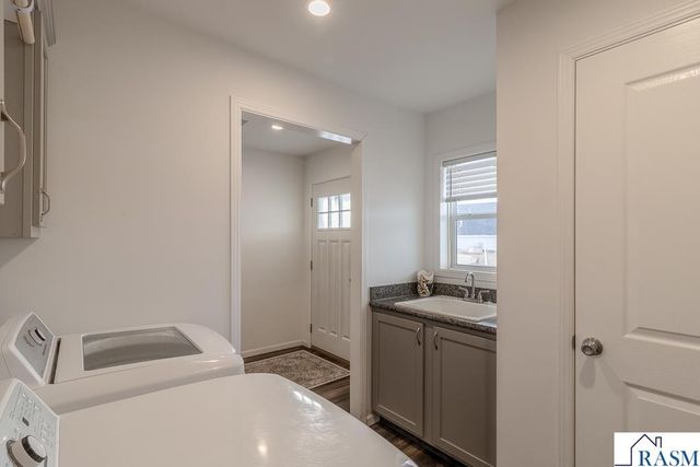 2015 Essler Drive, St. Peter, MN 56082