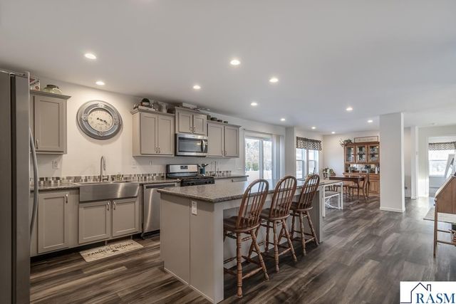 2015 Essler Drive, St. Peter, MN 56082