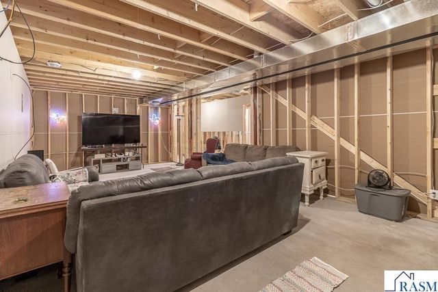 2015 Essler Drive, St. Peter, MN 56082