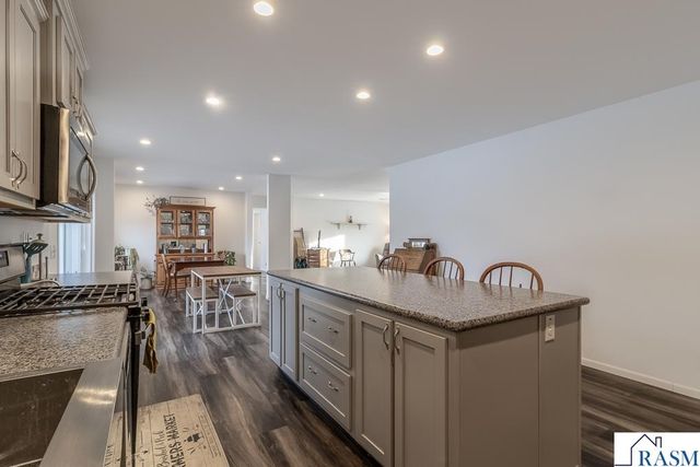 2015 Essler Drive, St. Peter, MN 56082