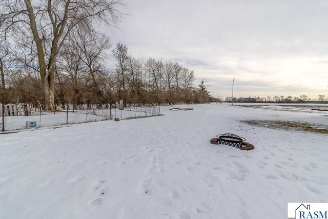 2015 Essler Drive, St. Peter, MN 56082