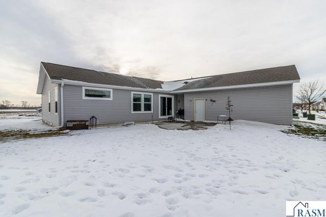 2015 Essler Drive, St. Peter, MN 56082