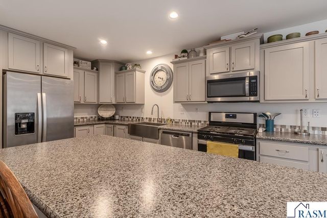 2015 Essler Drive, St. Peter, MN 56082