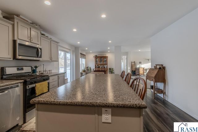 2015 Essler Drive, St. Peter, MN 56082