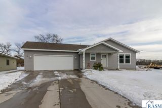 2015 Essler Drive, St. Peter, MN 56082