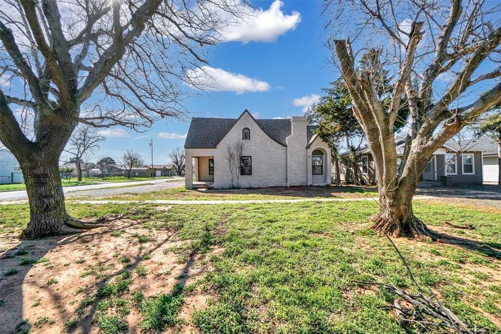 1501 N Lee Street, Altus, OK 73521