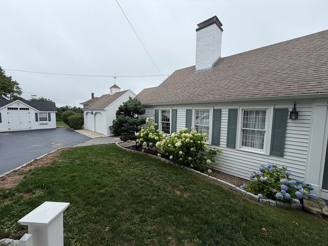 4 Onset Avenue, Wareham, MA 02532