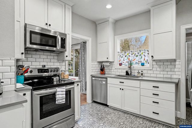 1050 Summer St NE, Salem, OR 97301