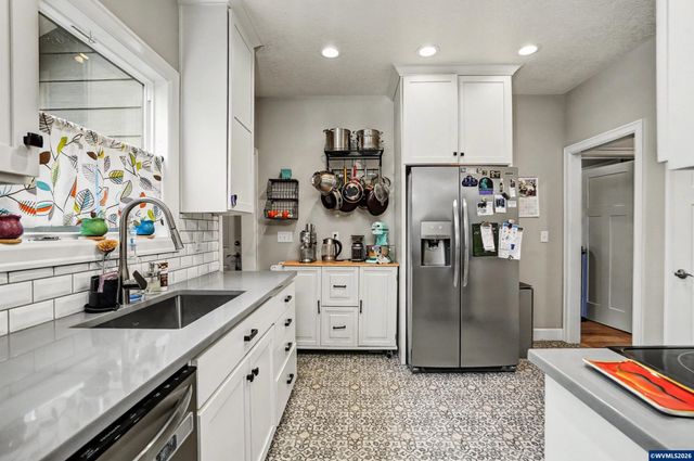 1050 Summer St NE, Salem, OR 97301