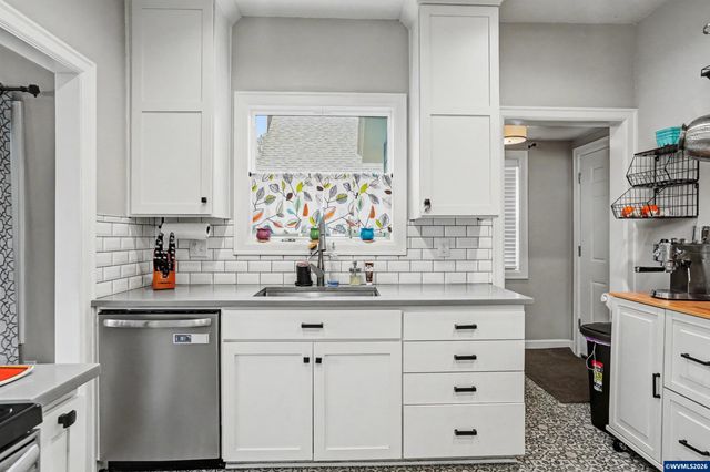 1050 Summer St NE, Salem, OR 97301