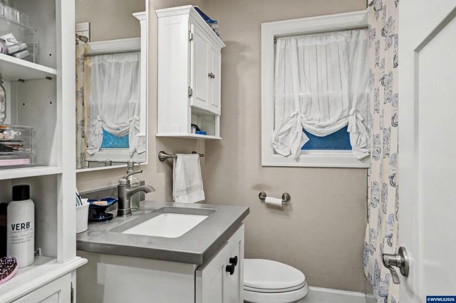 1050 Summer St NE, Salem, OR 97301