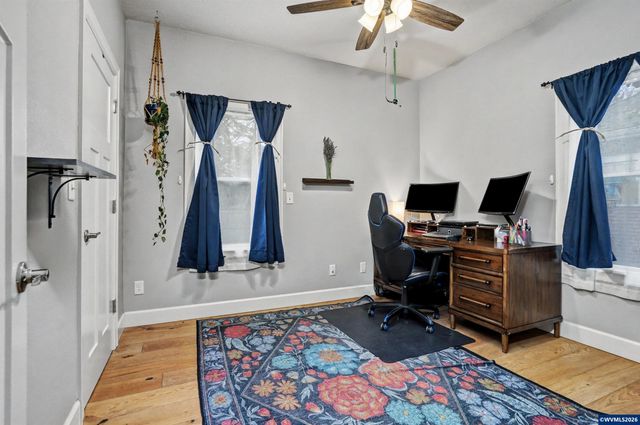 1050 Summer St NE, Salem, OR 97301