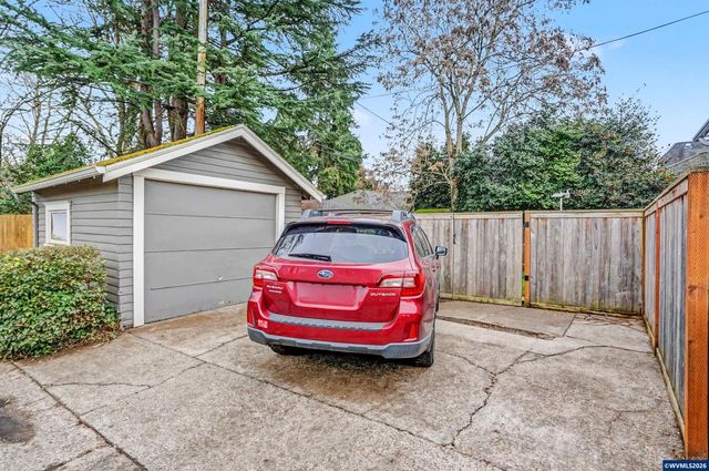 1050 Summer St NE, Salem, OR 97301