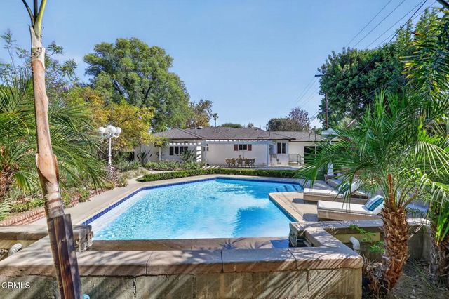 2815 Thorndike Road, Pasadena, CA 91107