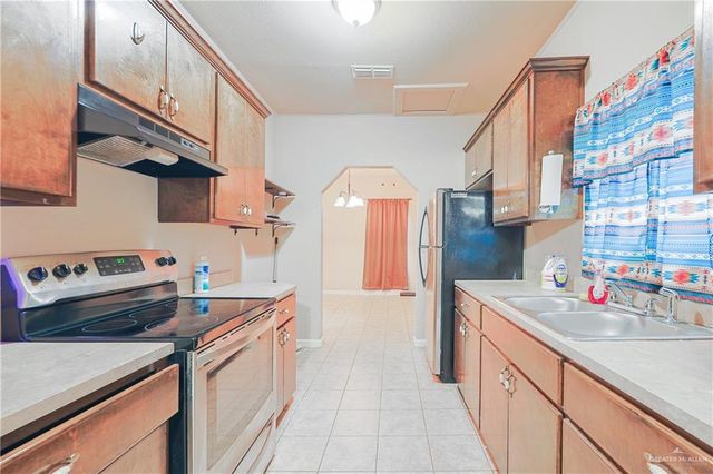 742 S Texas Avenue, Mercedes, TX 78570