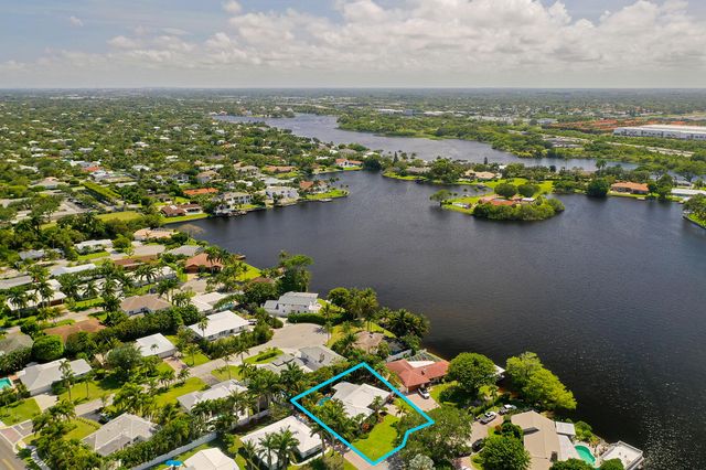 18 NW 25th Court, Delray Beach, FL 33444