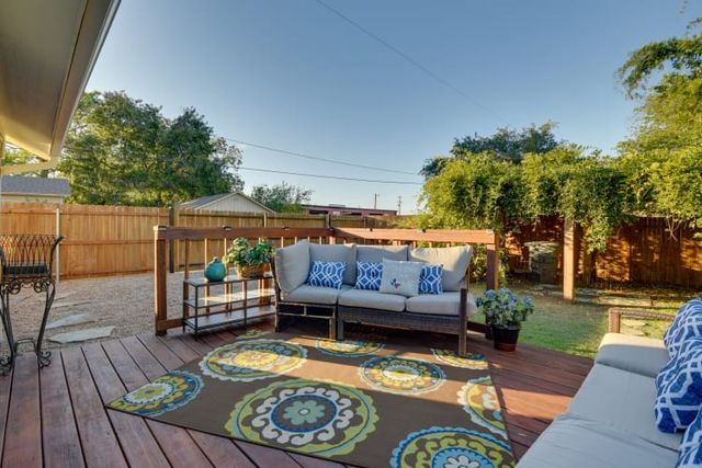 520 W Bluff, Granbury, TX 76048