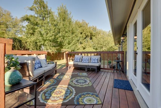 520 W Bluff, Granbury, TX 76048