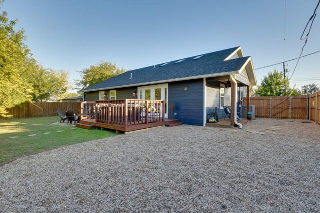 520 W Bluff, Granbury, TX 76048