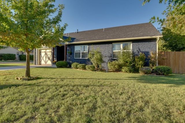 520 W Bluff, Granbury, TX 76048