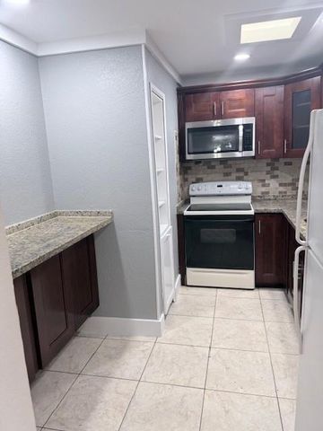 212 NW 46th Court 212, Deerfield Beach, FL 33064