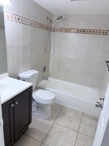 212 NW 46th Court 212, Deerfield Beach, FL 33064