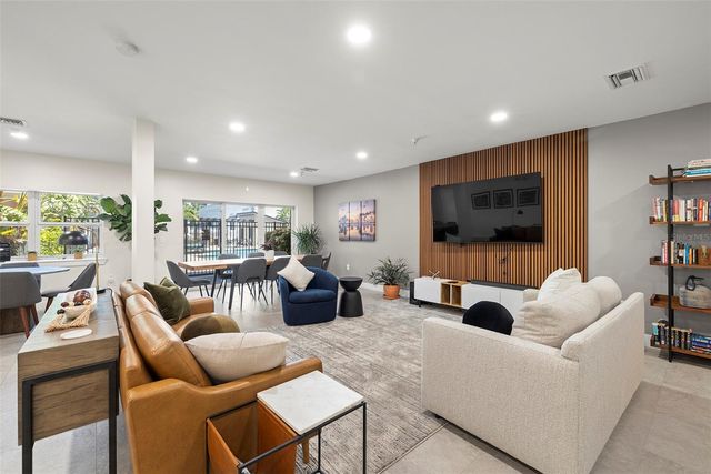 1010 CENTRAL AVENUE 302, St Petersburg, FL 33705