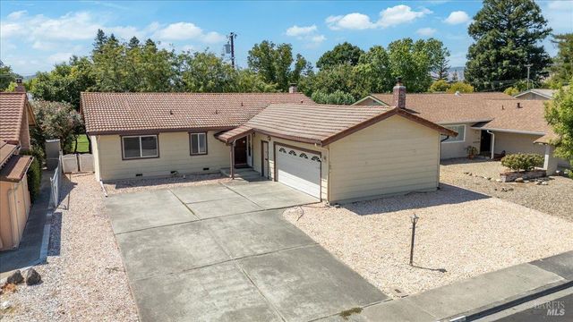 165 Glacier Cir, Vacaville, CA 95687