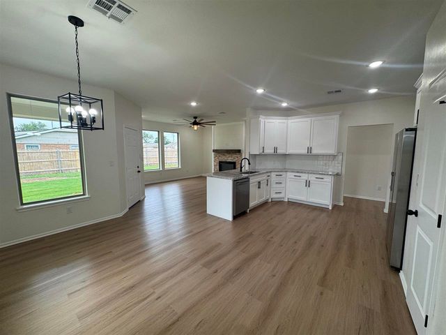 7413 SW 74th Pl, Lawton, OK 73505