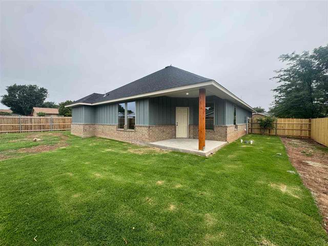 7413 SW 74th Pl, Lawton, OK 73505