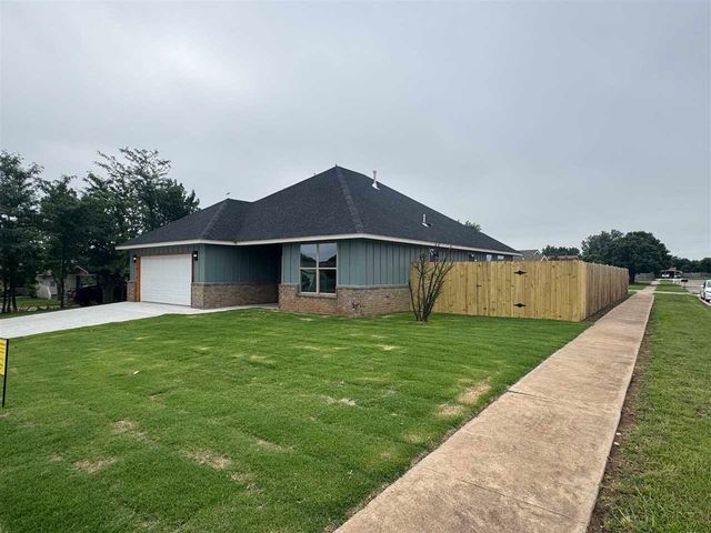 7413 SW 74th Pl, Lawton, OK 73505