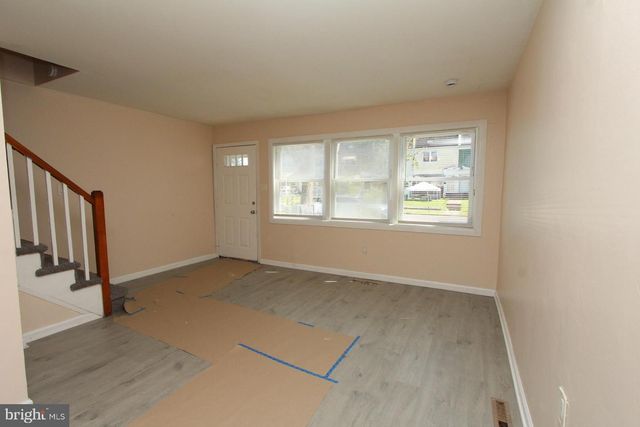 5623 MITCHELL RD, Levittown, PA 19057