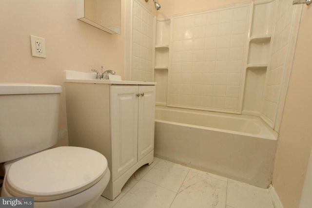 5623 MITCHELL RD, Levittown, PA 19057