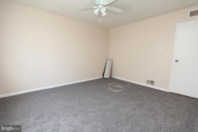 5623 MITCHELL RD, Levittown, PA 19057