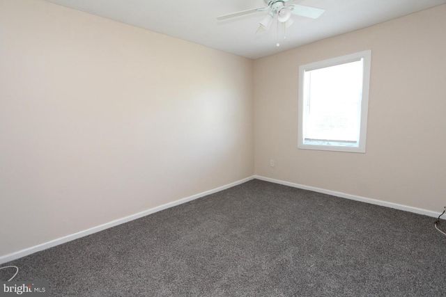 5623 MITCHELL RD, Levittown, PA 19057