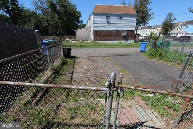 5623 MITCHELL RD, Levittown, PA 19057