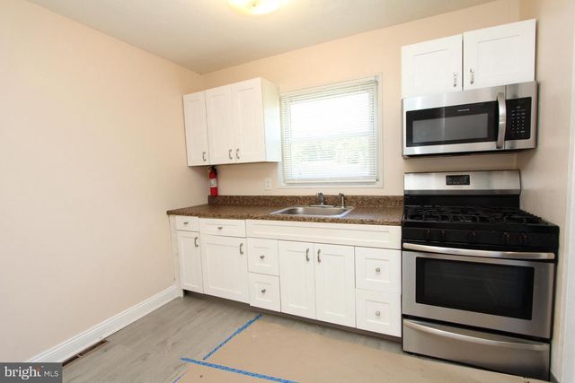 5623 MITCHELL RD, Levittown, PA 19057