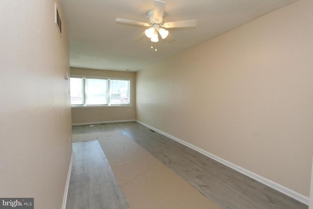 5623 MITCHELL RD, Levittown, PA 19057