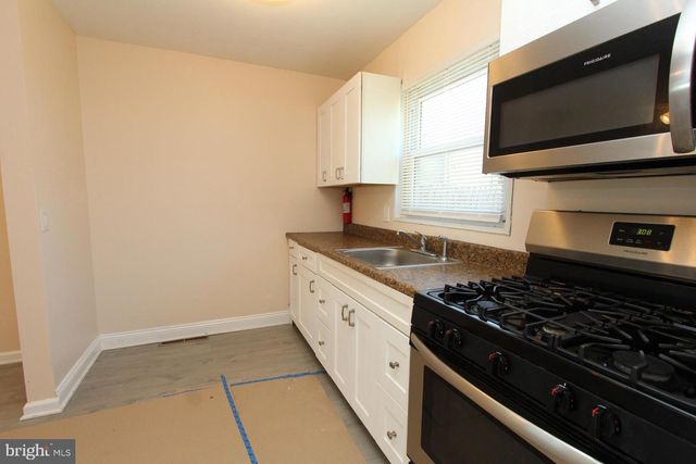 5623 MITCHELL RD, Levittown, PA 19057