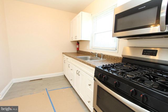 5623 MITCHELL RD, Levittown, PA 19057