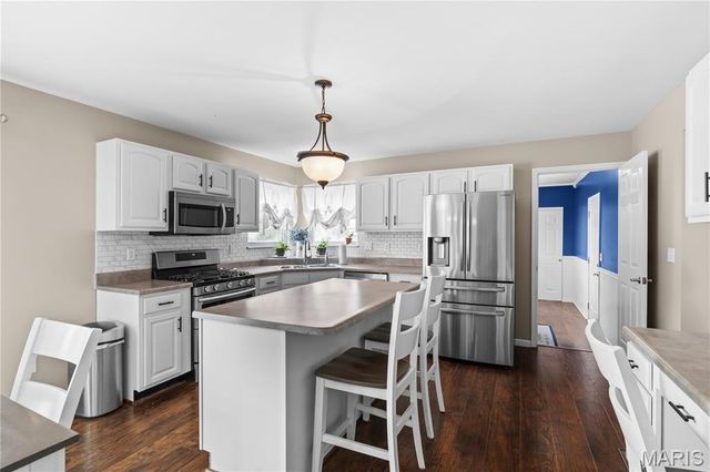 602 Autumn Creek Drive, Wentzville, MO 63385