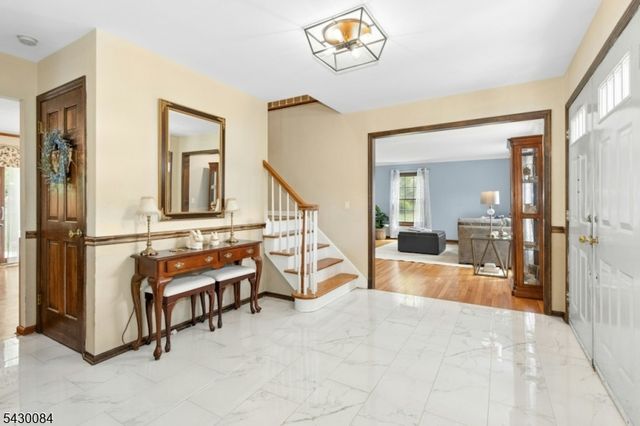 220 Queens Ln, Mountainside Boro, NJ 07092