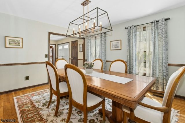 220 Queens Ln, Mountainside Boro, NJ 07092