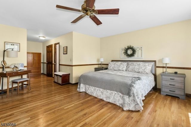 220 Queens Ln, Mountainside Boro, NJ 07092