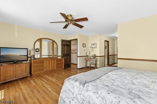 220 Queens Ln, Mountainside Boro, NJ 07092