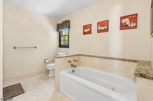 220 Queens Ln, Mountainside Boro, NJ 07092